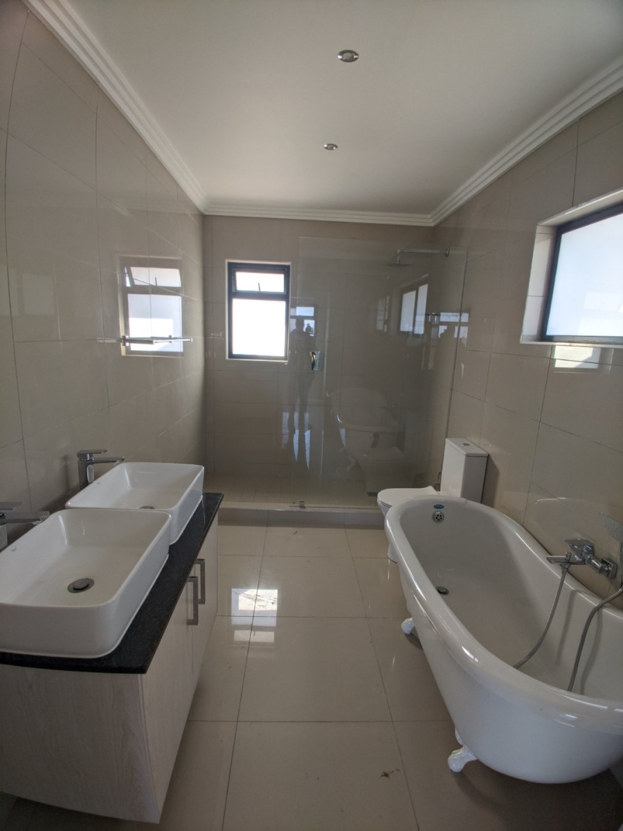 4 Bedroom Property for Sale in Kidds Beach Eastern Cape